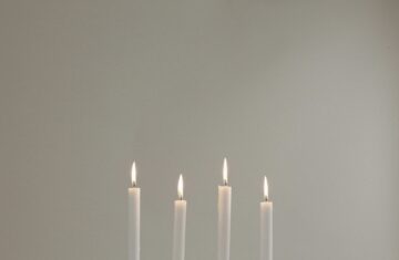 white candle meaning