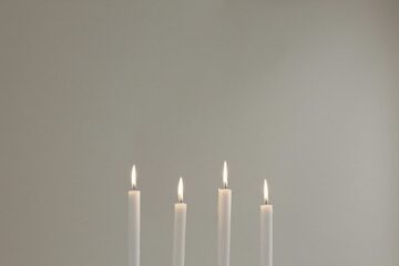 white candle meaning